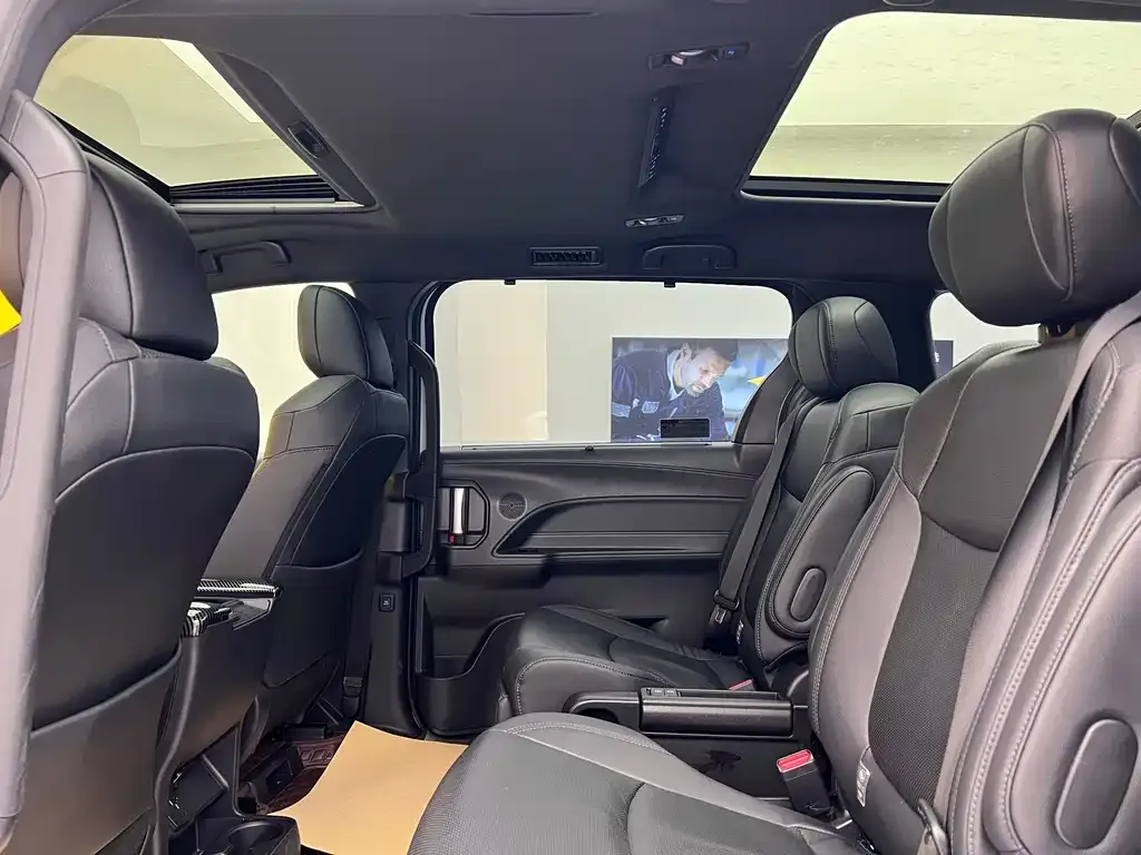 Toyota Sienna 2022 из CN, фото 8