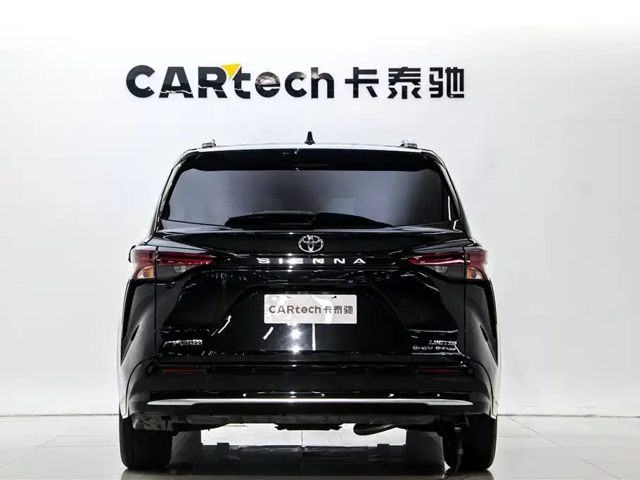 Toyota Sienna 2024 из CN, фото 2