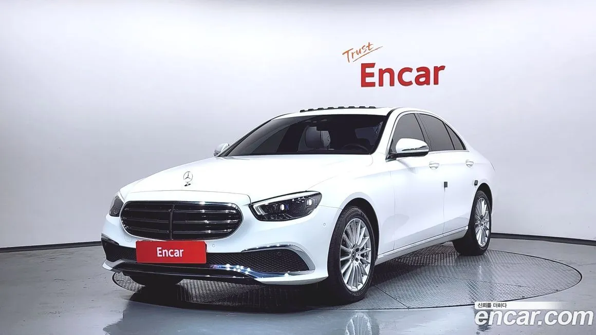 Mercedes-Benz E-Class — фото 1