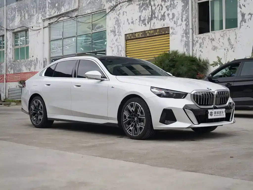 BMW 5 Series — фото 10