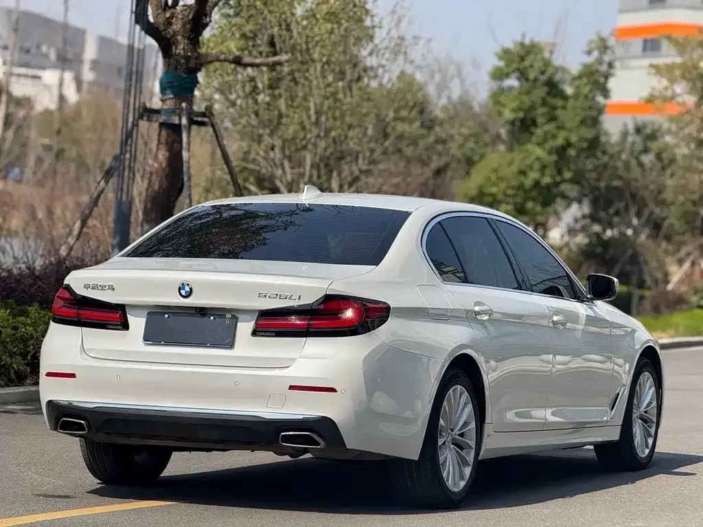 BMW 5 Series — фото 9