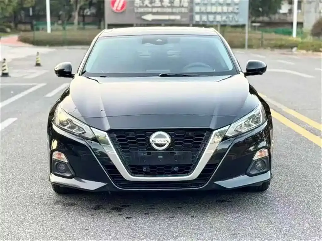 Nissan Teana — фото 1