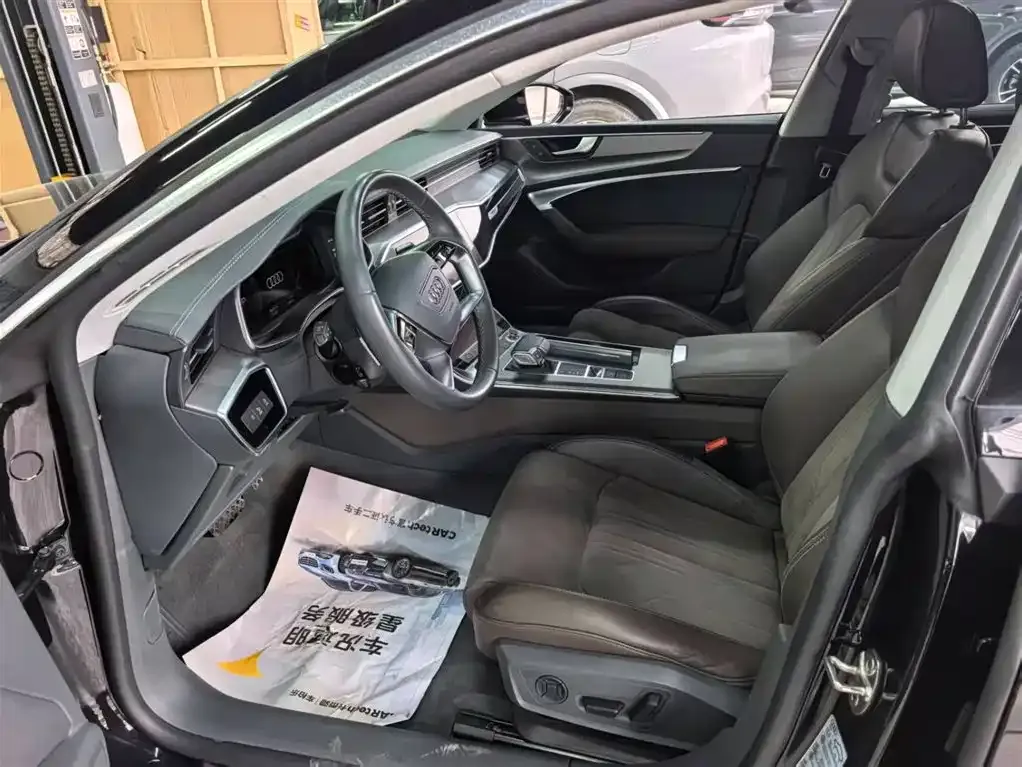 Audi A7L 2023 из CN, фото 4