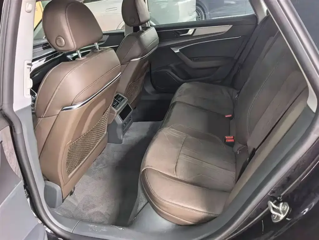 Audi A7L 2023 из CN, фото 7