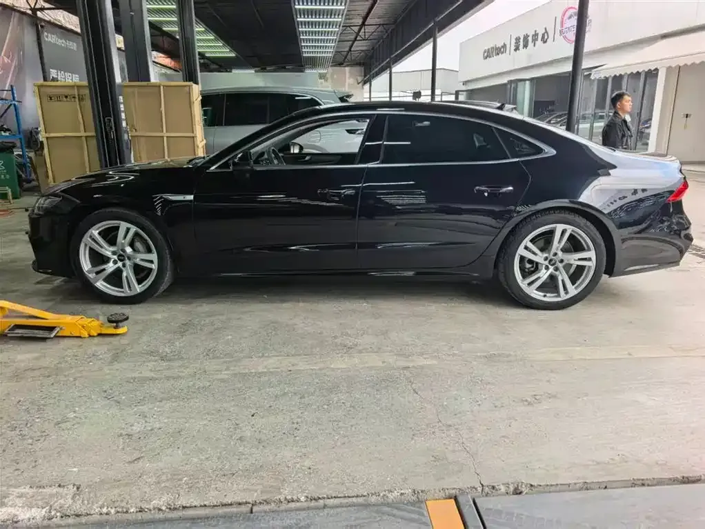 Audi A7L 2023 из CN, фото 3