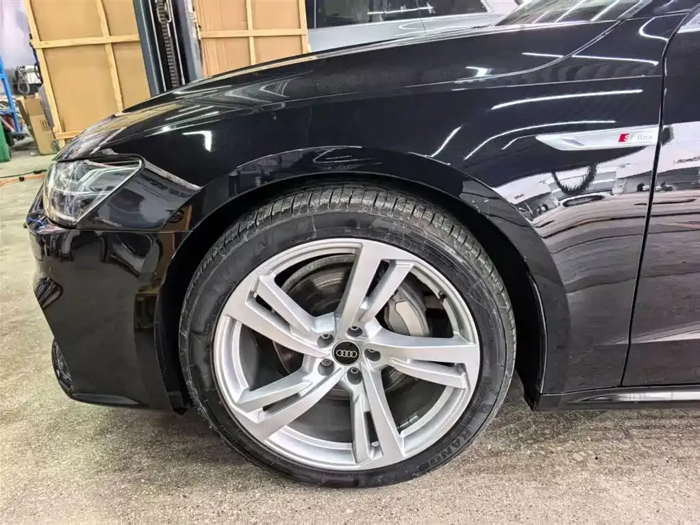 Audi A7L 2023 из CN, фото 9