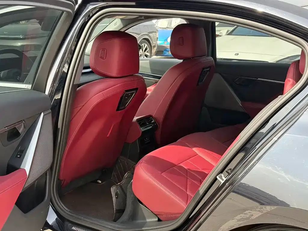 BMW i5 2025 из CN, фото 7