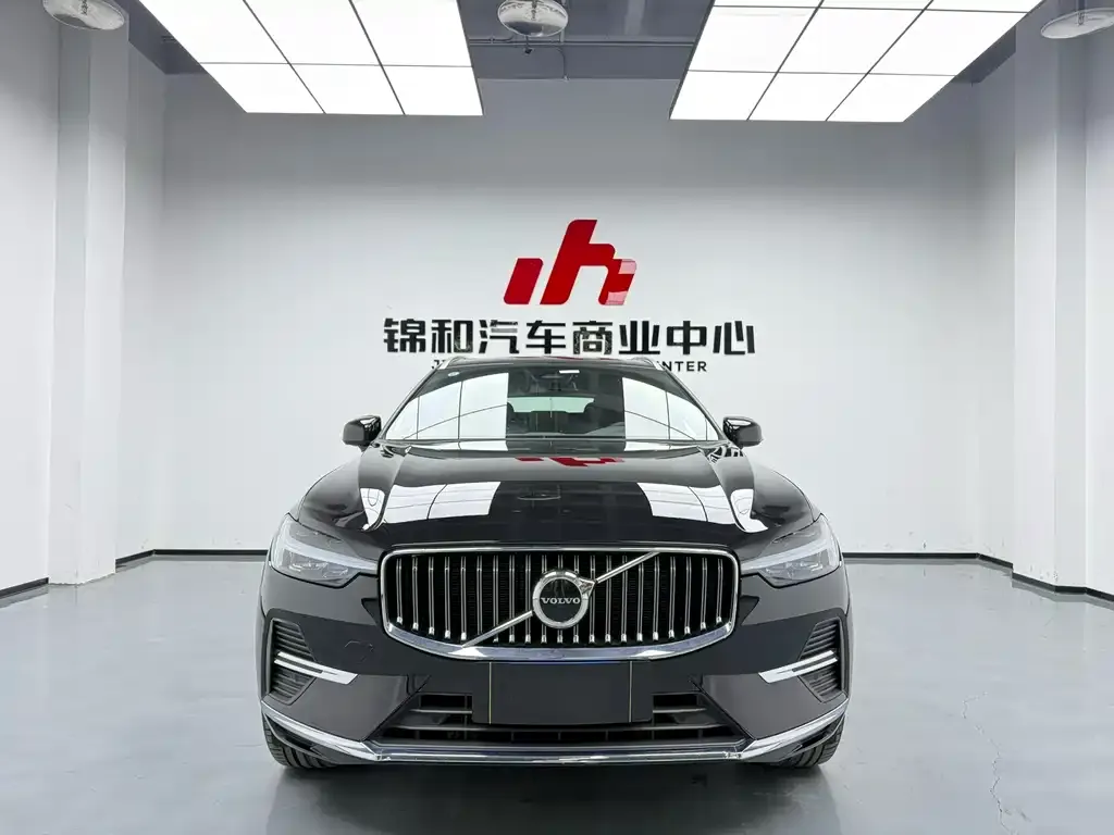Volvo XC60 — фото 1