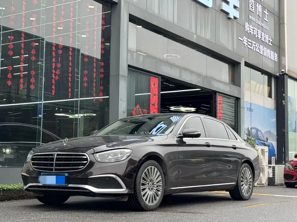 Mercedes-Benz E-Class — фото 1