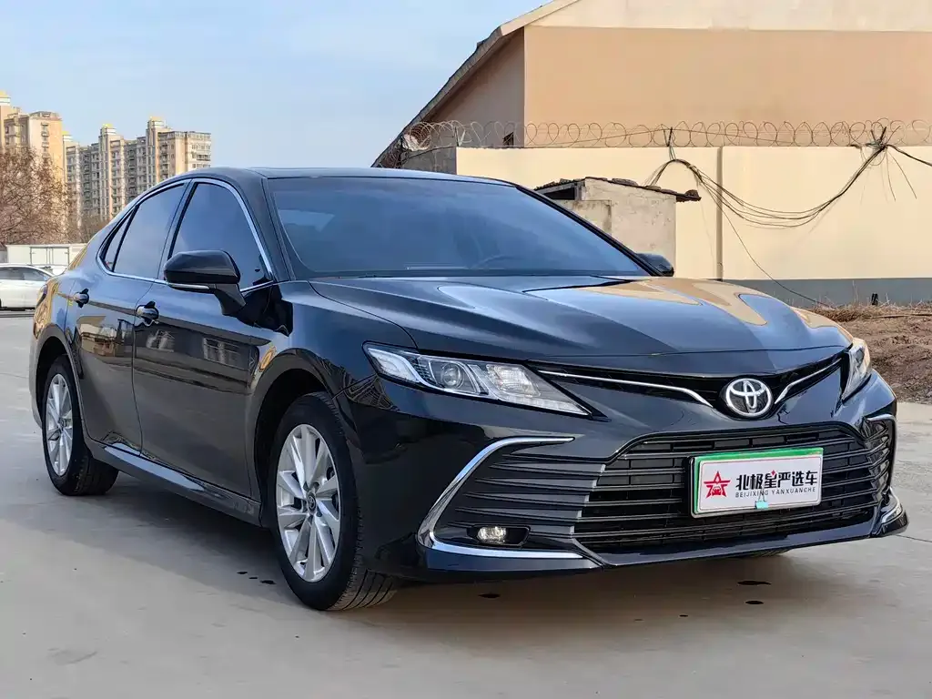 Toyota Camry — фото 2