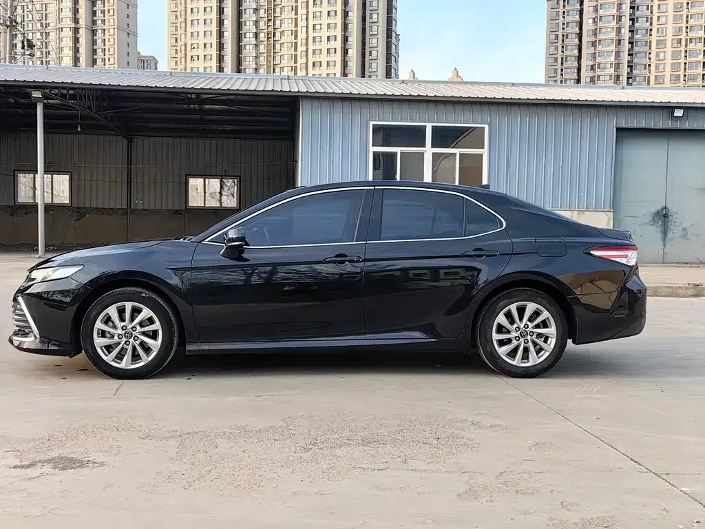 Toyota Camry — фото 6