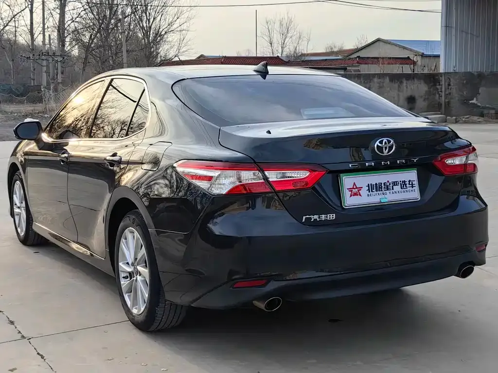 Toyota Camry — фото 8