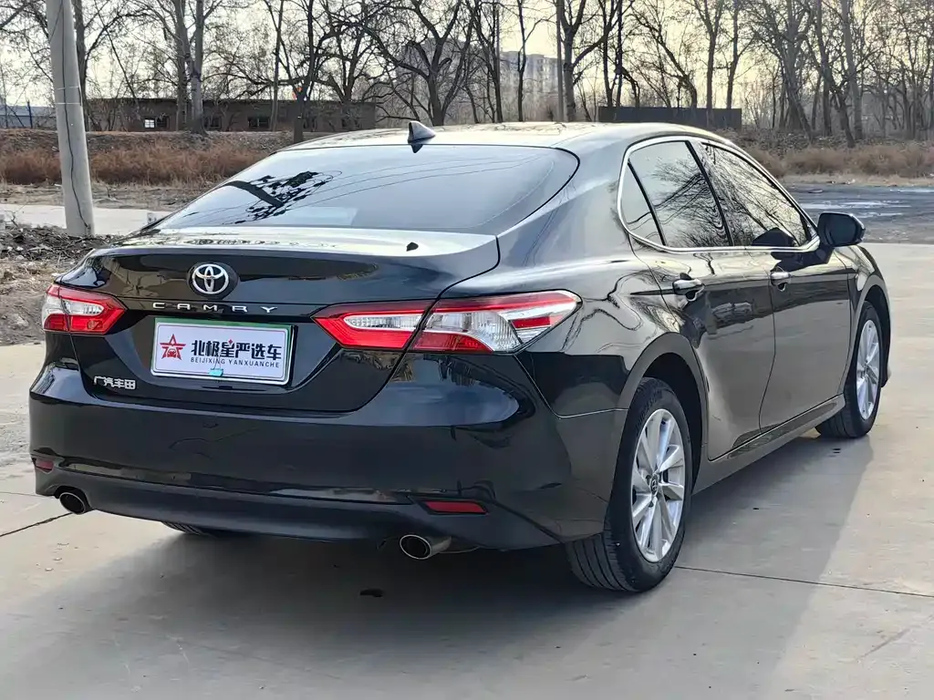 Toyota Camry — фото 10