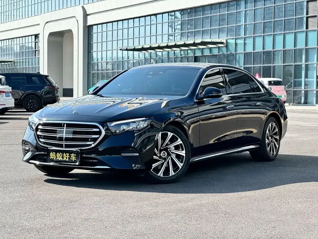 Mercedes-Benz E-Class — фото 1