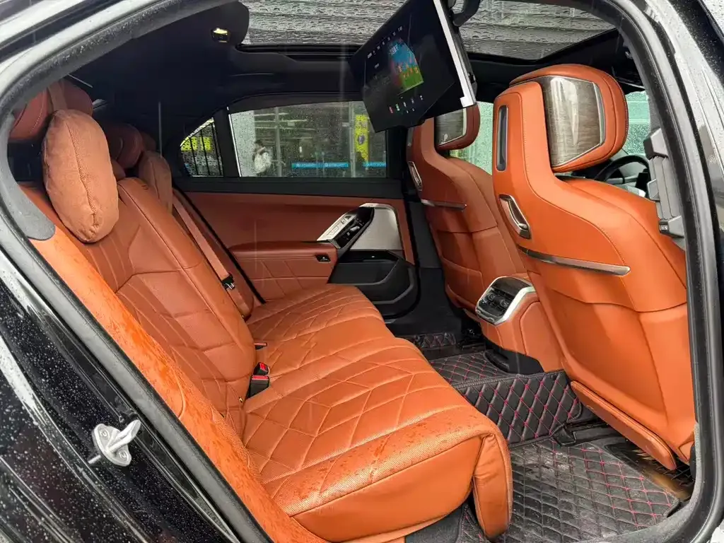 BMW 7 Series 2024 из CN, фото 9