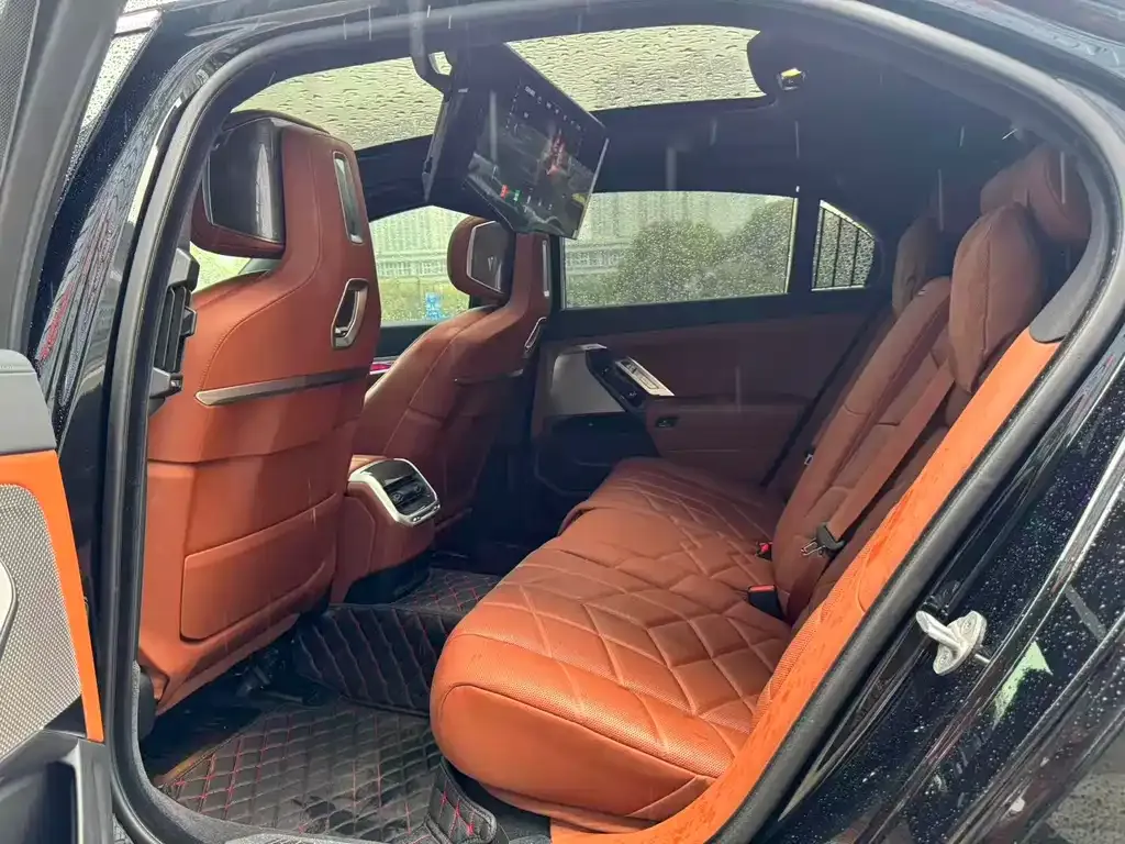 BMW 7 Series 2024 из CN, фото 8