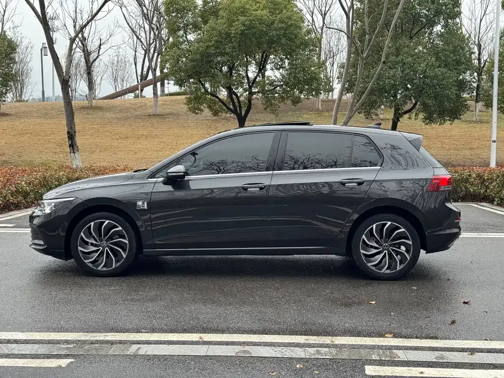 Volkswagen Golf 2024 из CN, фото 9