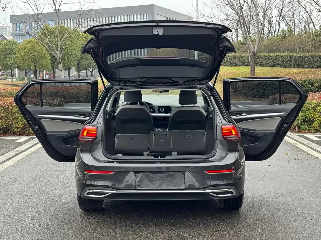 Volkswagen Golf 2024 из CN, фото 10