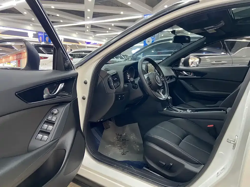 Mazda CX-4 2023 из CN, фото 3