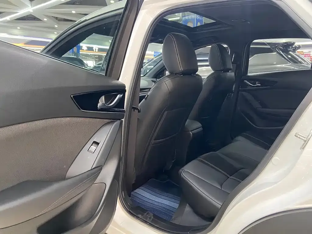 Mazda CX-4 2023 из CN, фото 5