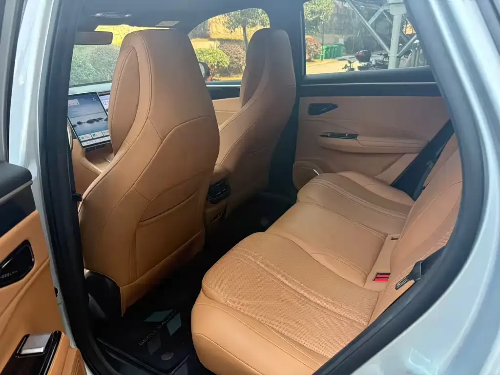 Geely Galaxy L7 — фото 10