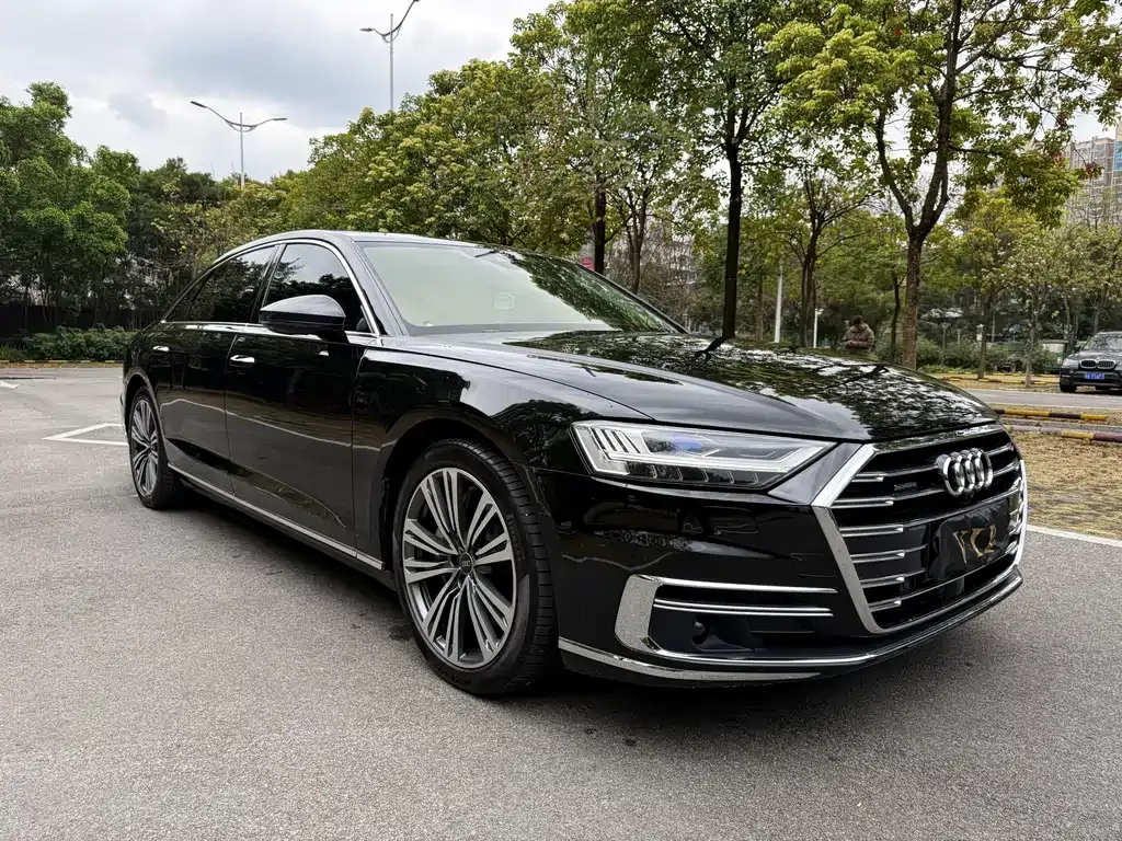 Audi A8 — фото 4