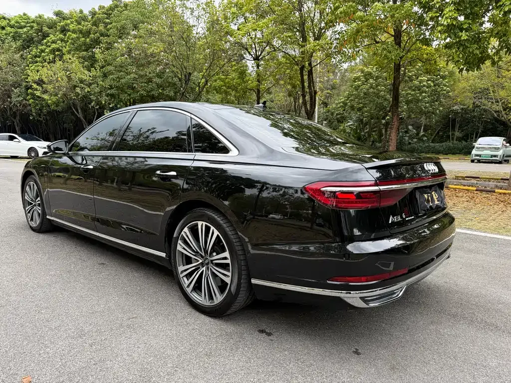 Audi A8 — фото 9