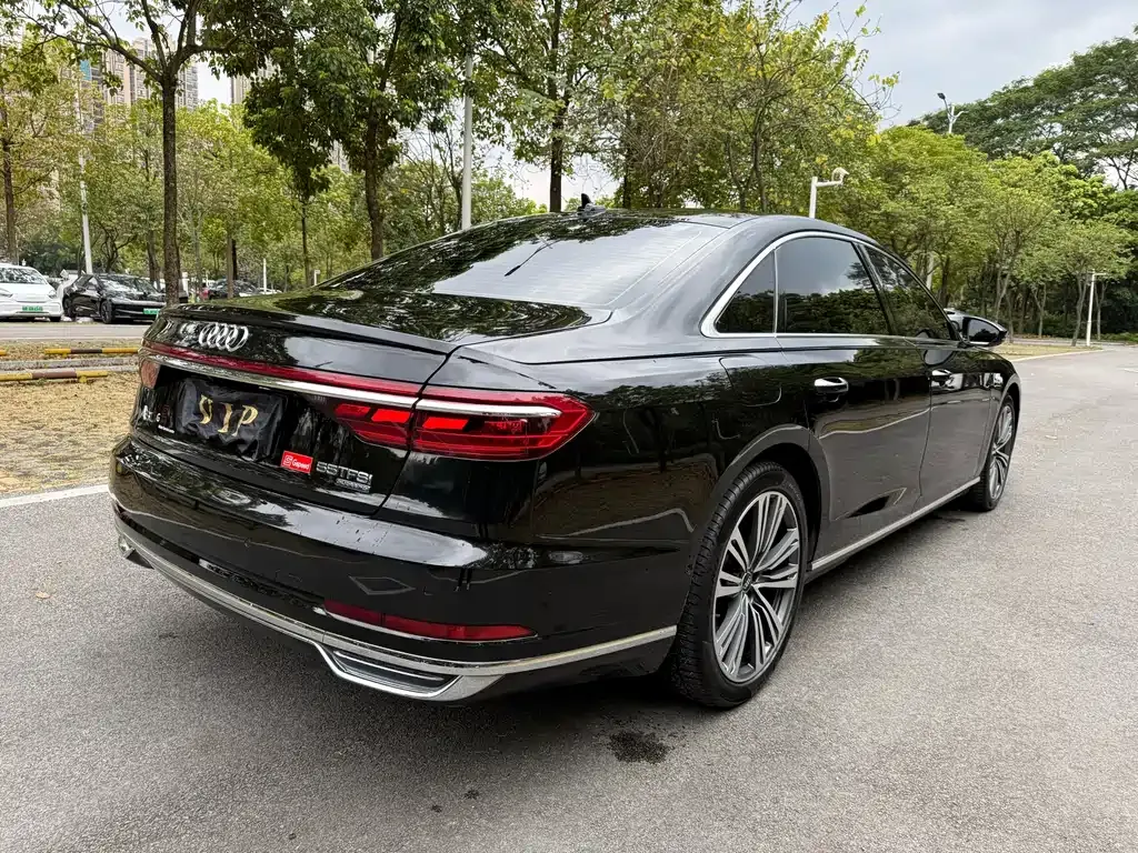 Audi A8 — фото 7