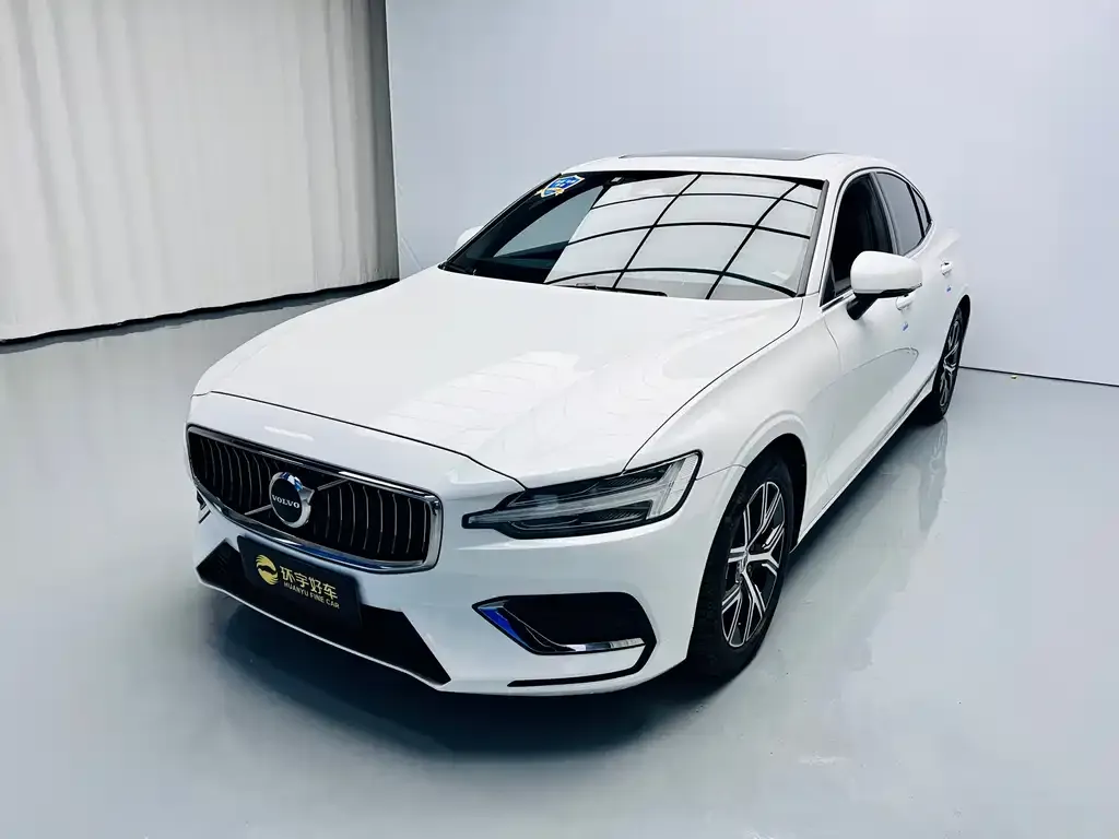 Volvo S60 — фото 1