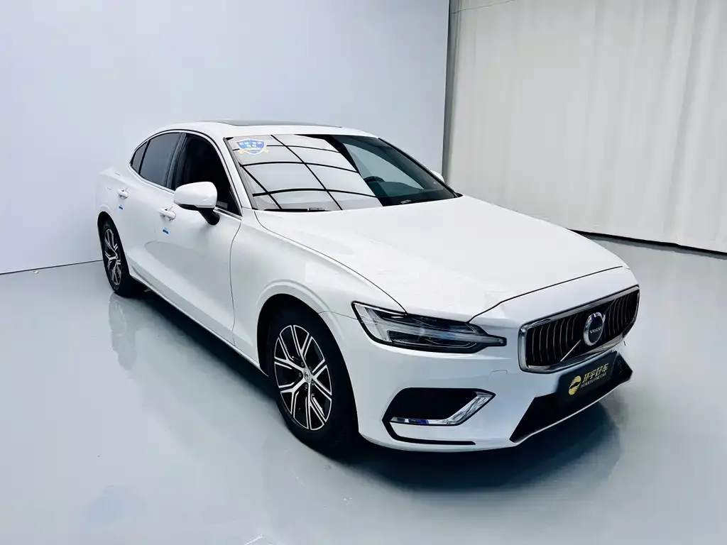 Volvo S60 — фото 7