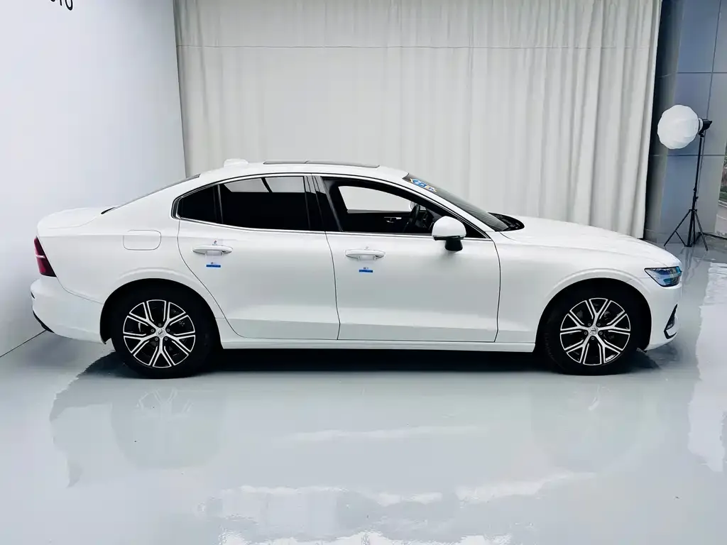 Volvo S60 — фото 4