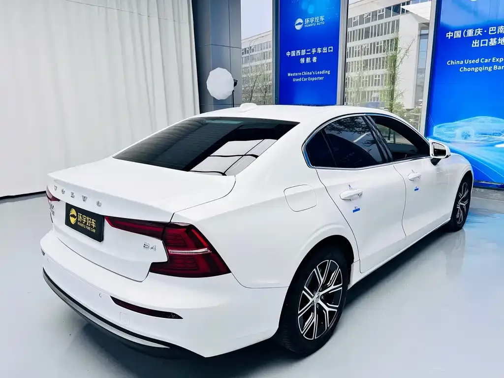 Volvo S60 — фото 10
