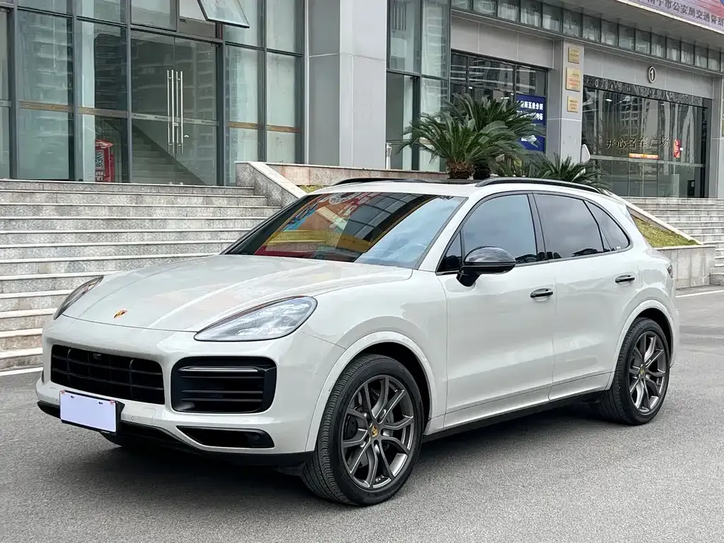 Porsche Cayenne — фото 1