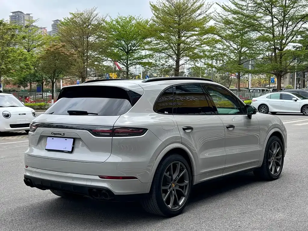 Porsche Cayenne — фото 10