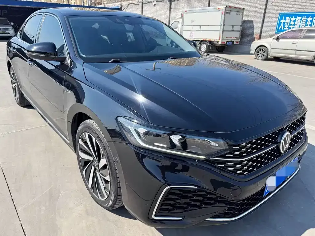 Volkswagen Passat — фото 1