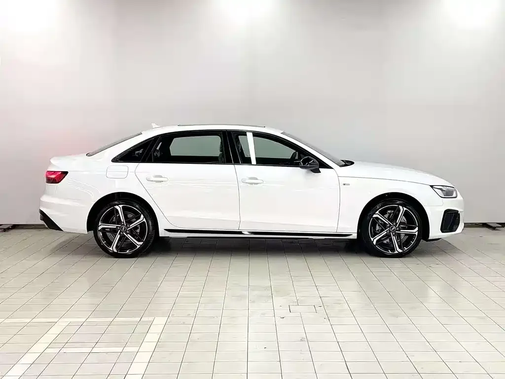 Audi A4L — фото 10