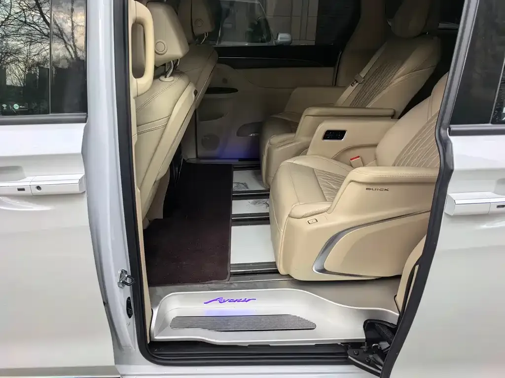 Buick GL8 — фото 2