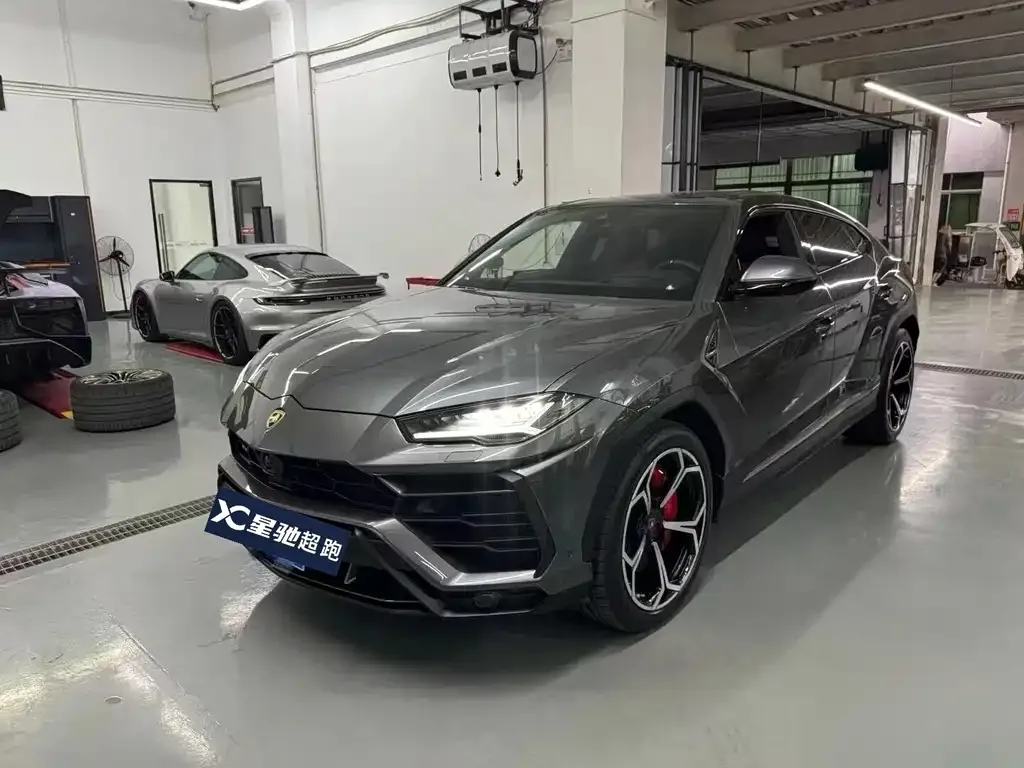 Lamborghini Urus — фото 1