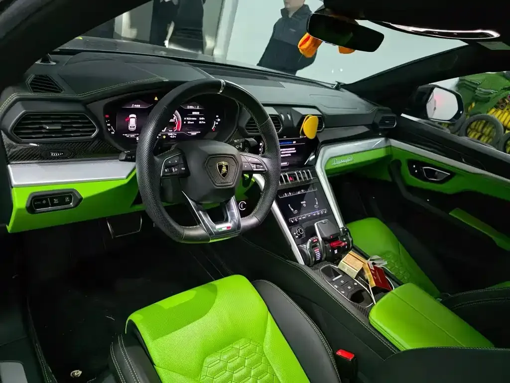 Lamborghini Urus — фото 3