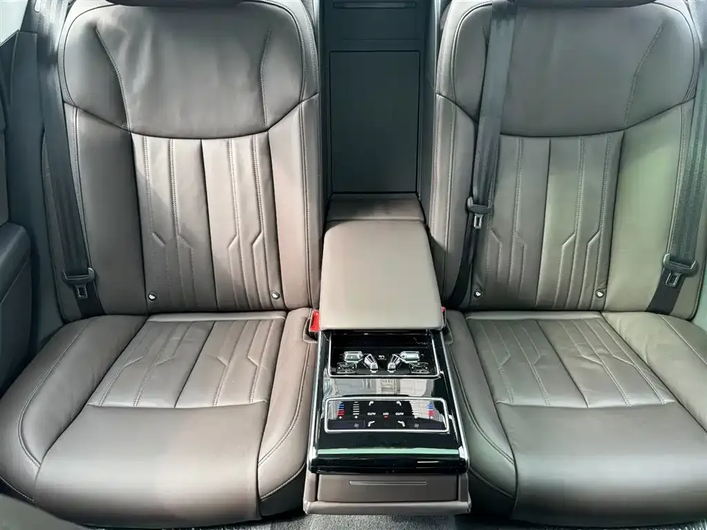 Audi A8 2024 из CN, фото 3