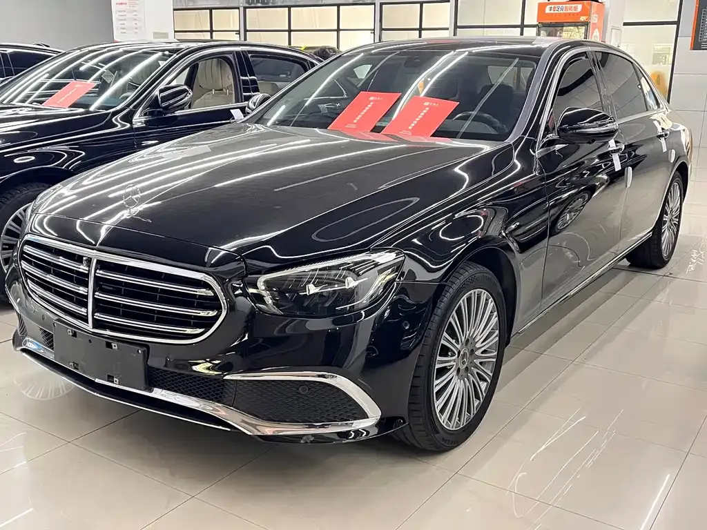 Mercedes-Benz E-Class — фото 1