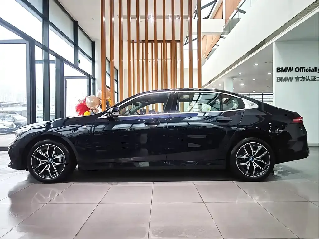 BMW i5 — фото 6