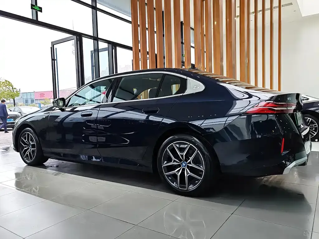 BMW i5 — фото 7