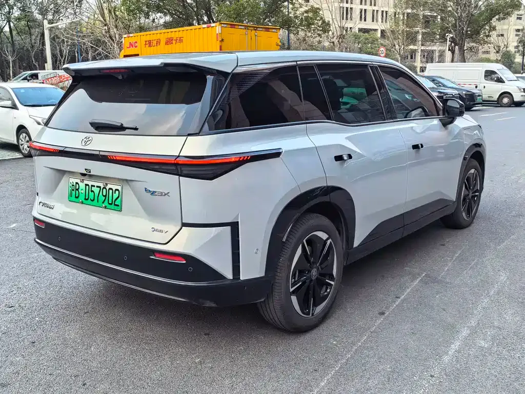 Toyota Platinum 3X 2025 из CN, фото 6