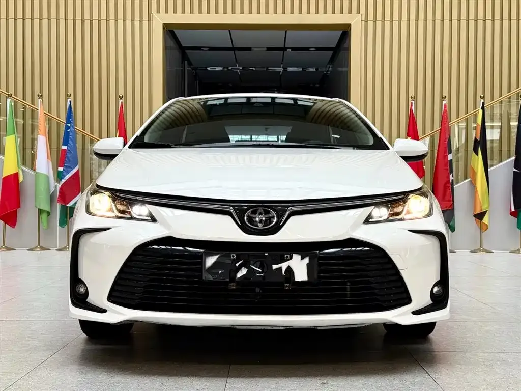 Toyota Corolla — фото 1