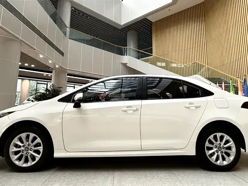 Toyota Corolla — фото 4