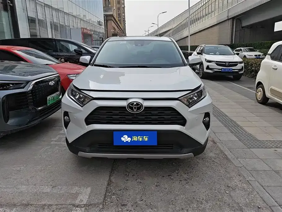 Toyota RAV4 — фото 6