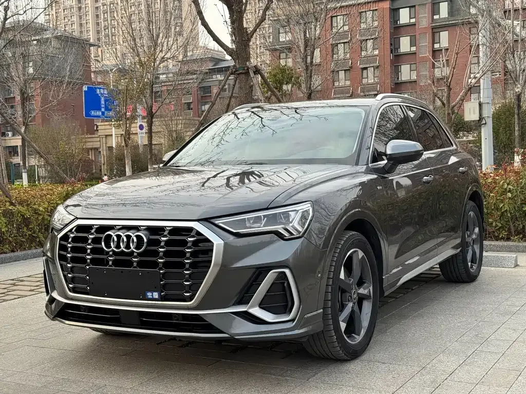 Audi Q3 — фото 1