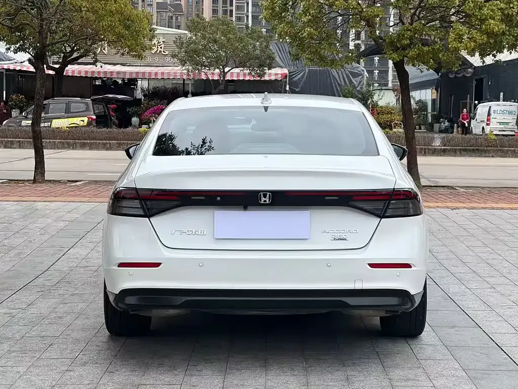 Honda Accord — фото 8