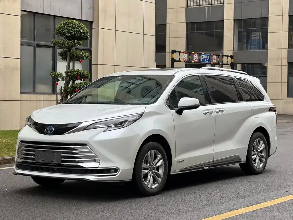 Toyota Sienna 2025 из CN, фото 1